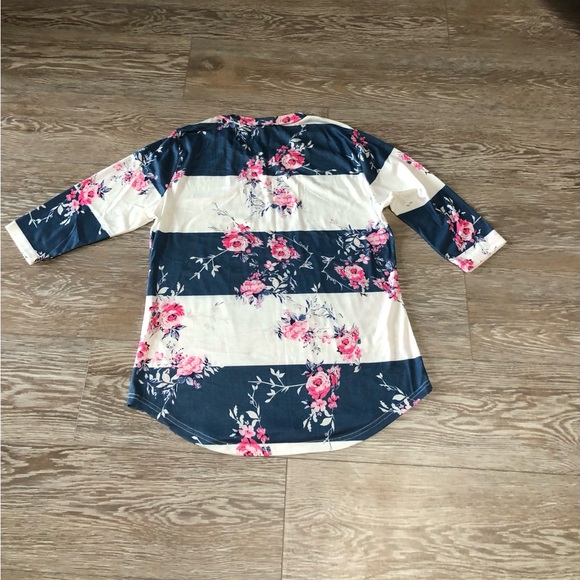 Ceasikery Women’s 3/4 Length Sleeve Top - Picture 2 of 8